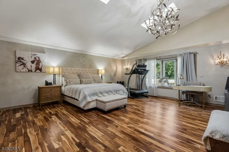 196 Hawthorne Dr Clark, NJ 07066