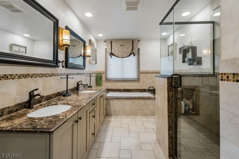 196 Hawthorne Dr Clark, NJ 07066