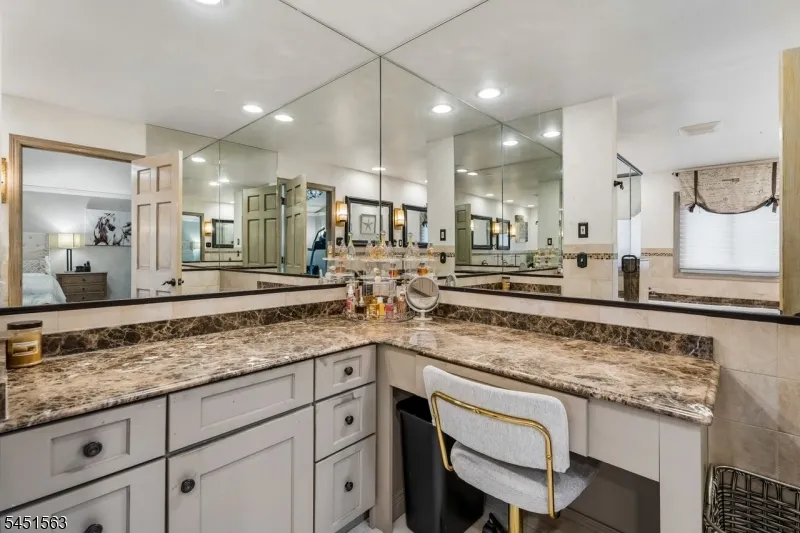 196 Hawthorne Dr Clark, NJ 07066