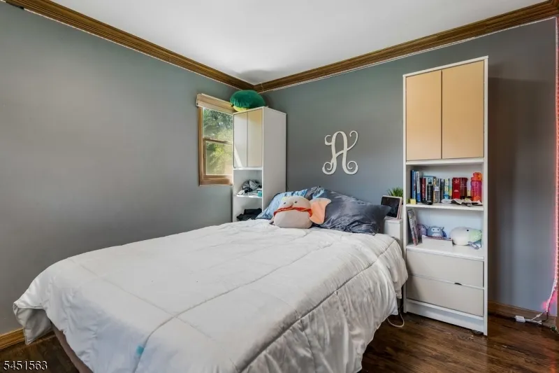 196 Hawthorne Dr Clark, NJ 07066