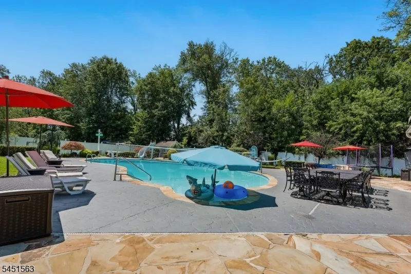 196 Hawthorne Dr Clark, NJ 07066