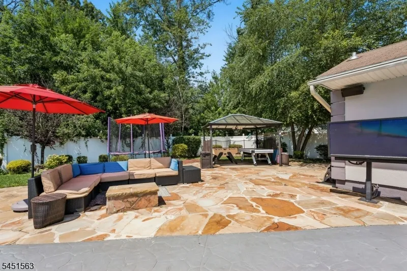 196 Hawthorne Dr Clark, NJ 07066