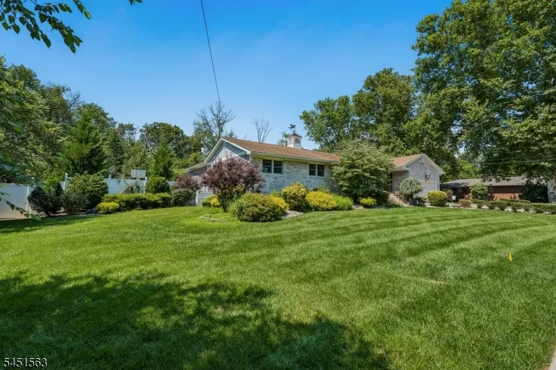 196 Hawthorne Dr Clark, NJ 07066