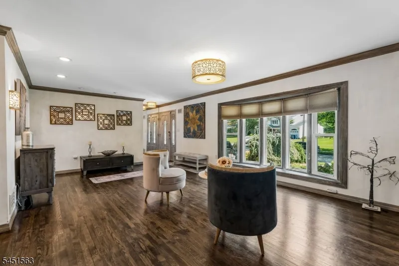 196 Hawthorne Dr Clark, NJ 07066