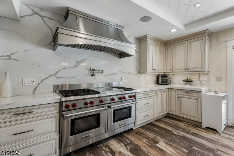 196 Hawthorne Dr Clark, NJ 07066