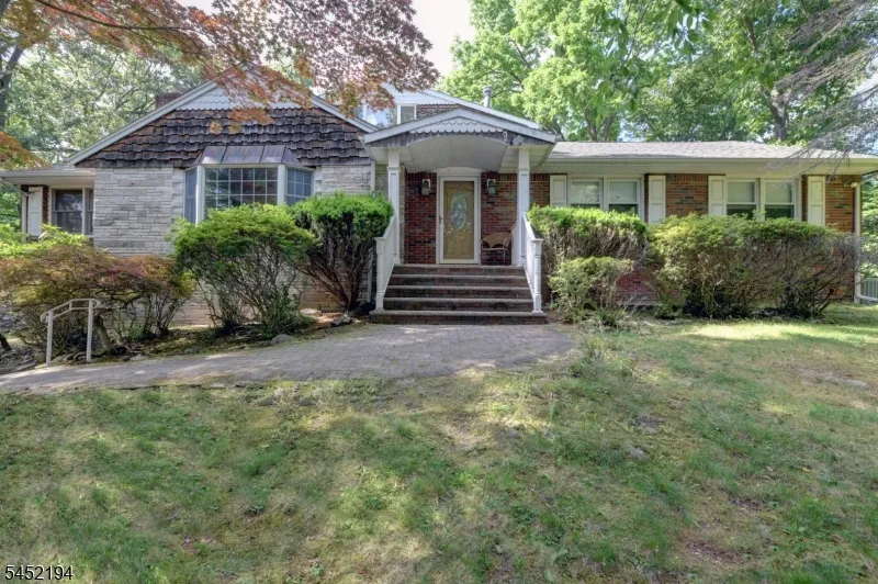 34 Knoll Rd Wayne, NJ 07470
