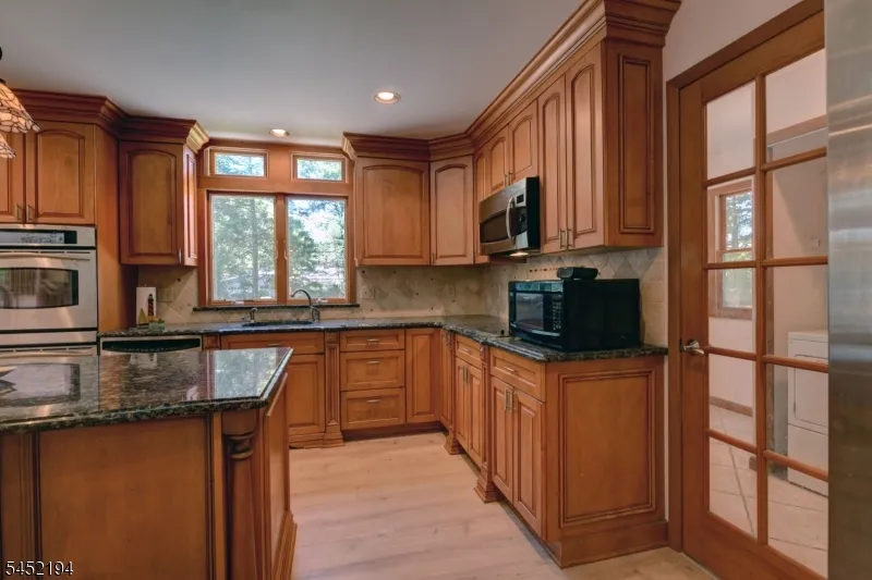 34 Knoll Rd Wayne, NJ 07470