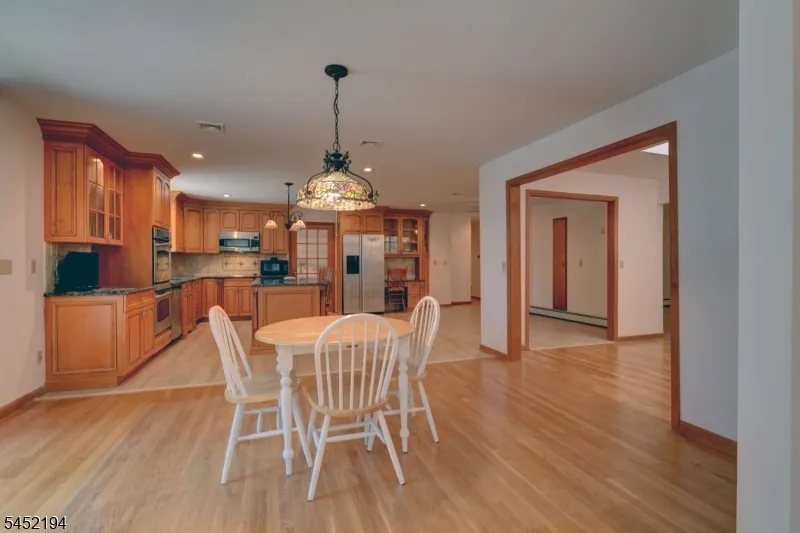 34 Knoll Rd Wayne, NJ 07470
