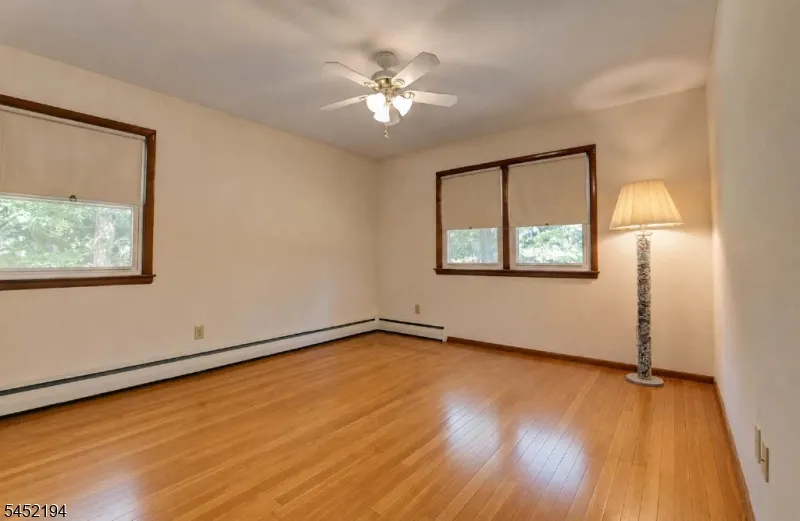 34 Knoll Rd Wayne, NJ 07470