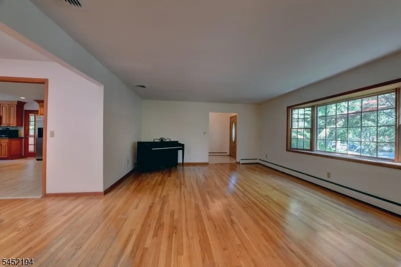 34 Knoll Rd Wayne, NJ 07470