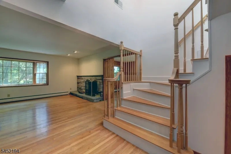 34 Knoll Rd Wayne, NJ 07470