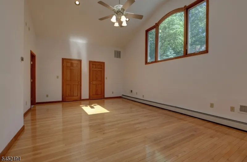 34 Knoll Rd Wayne, NJ 07470