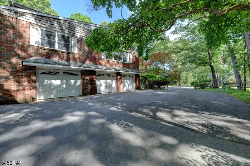 34 Knoll Rd Wayne, NJ 07470