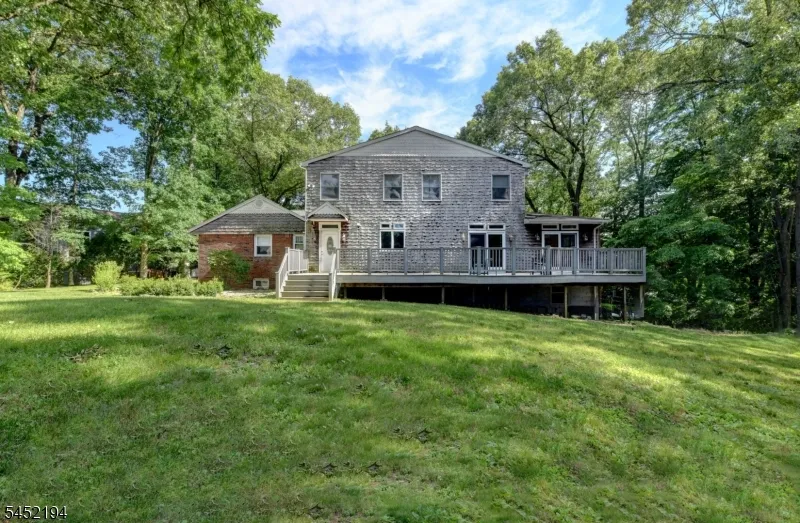 34 Knoll Rd Wayne, NJ 07470