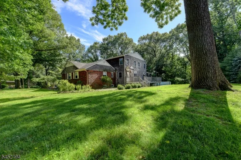 34 Knoll Rd Wayne, NJ 07470