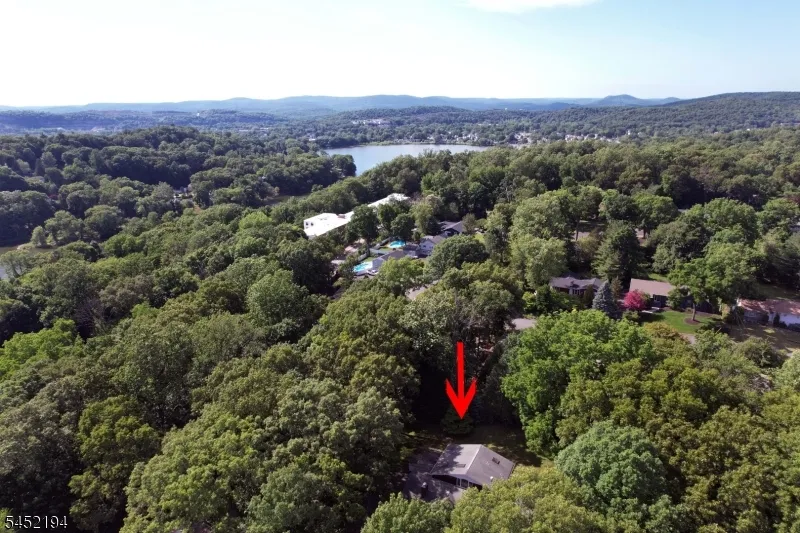 34 Knoll Rd Wayne, NJ 07470