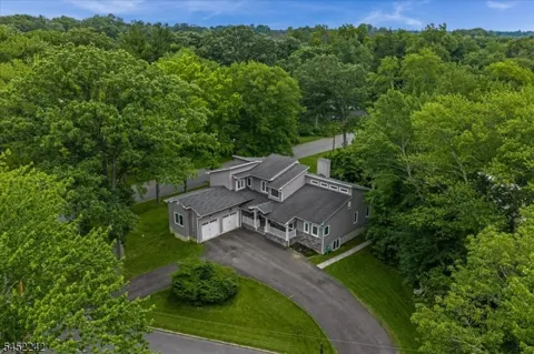 23 Erskine Dr