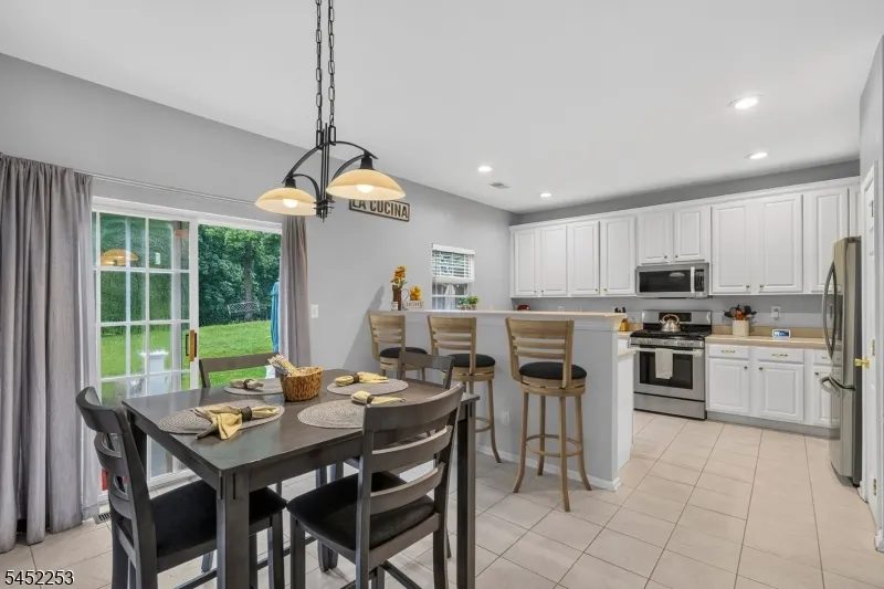 252 Ridge Dr Pompton Lakes, NJ 07442