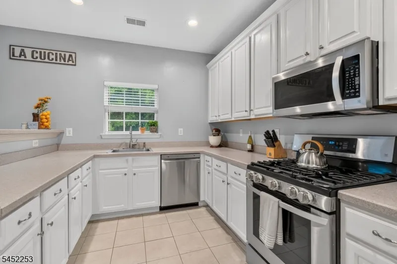 252 Ridge Dr Pompton Lakes, NJ 07442
