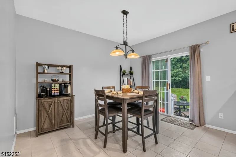 252 Ridge Dr Pompton Lakes, NJ 07442