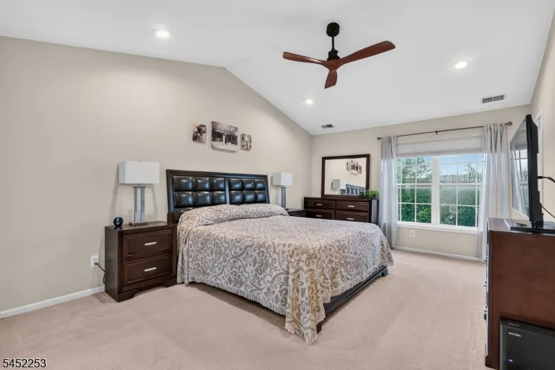 252 Ridge Dr Pompton Lakes, NJ 07442