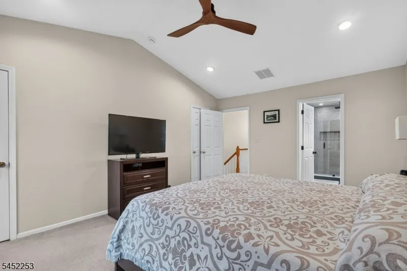 252 Ridge Dr Pompton Lakes, NJ 07442
