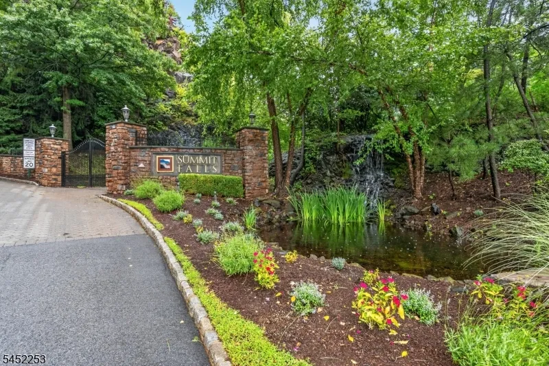 252 Ridge Dr Pompton Lakes, NJ 07442