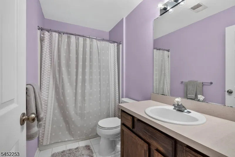 252 Ridge Dr Pompton Lakes, NJ 07442