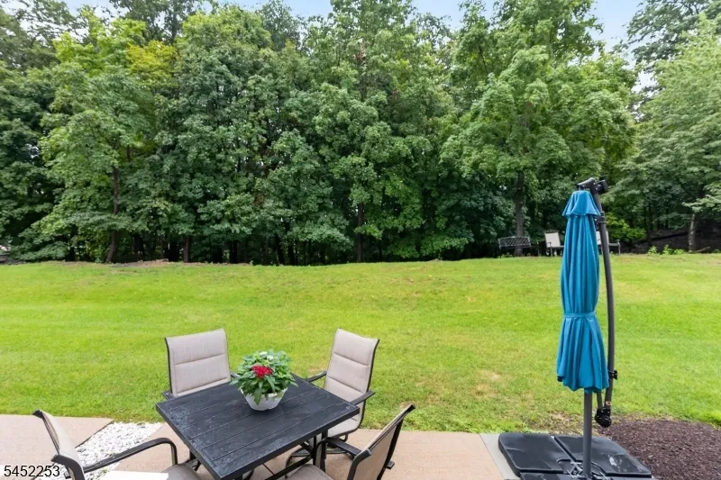 252 Ridge Dr Pompton Lakes, NJ 07442