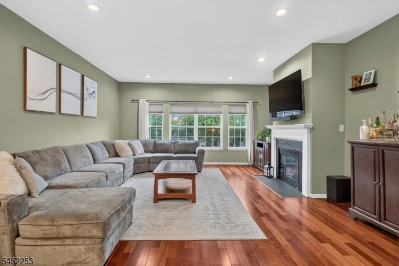 252 Ridge Dr Pompton Lakes, NJ 07442