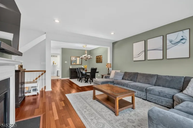 252 Ridge Dr Pompton Lakes, NJ 07442