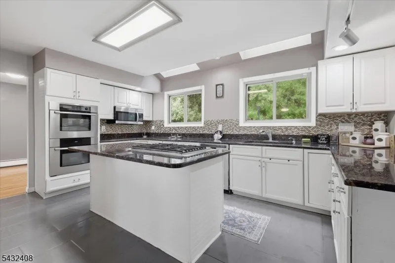 112 Knob Hill Rd Washington, NJ 07840