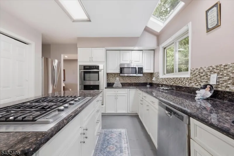 112 Knob Hill Rd Washington, NJ 07840