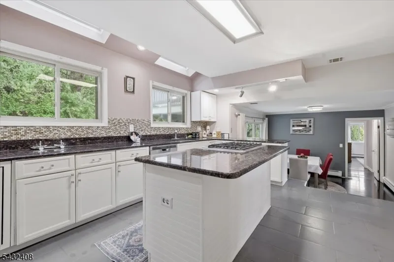 112 Knob Hill Rd Washington, NJ 07840