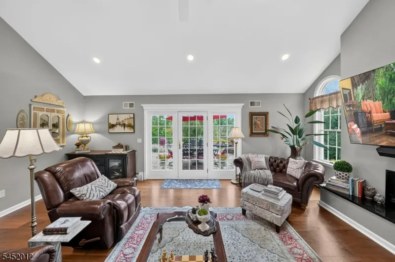 26 Shy Creek Rd Alexandria, NJ 08867