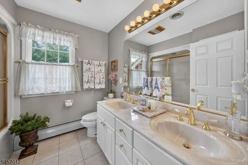 26 Shy Creek Rd Alexandria, NJ 08867