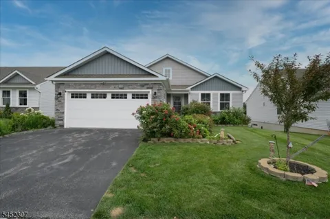 31 Lam Dr