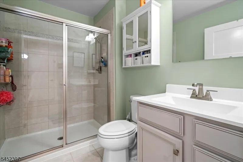 31 Lam Dr Hardyston, NJ 07419