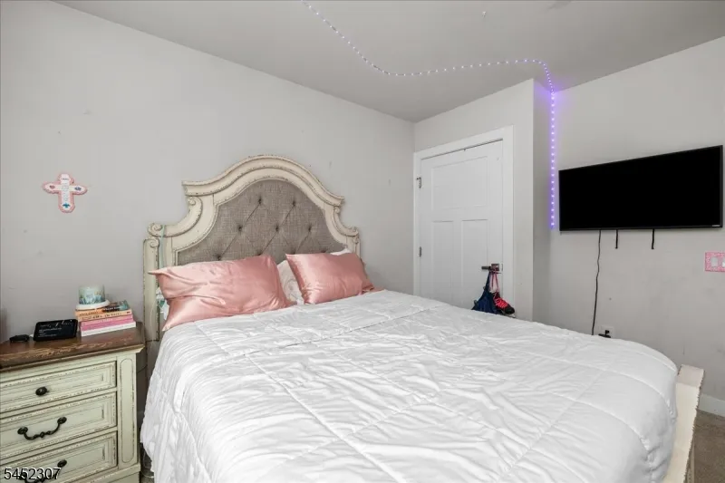 31 Lam Dr Hardyston, NJ 07419