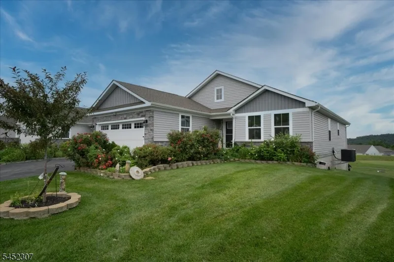 31 Lam Dr Hardyston, NJ 07419