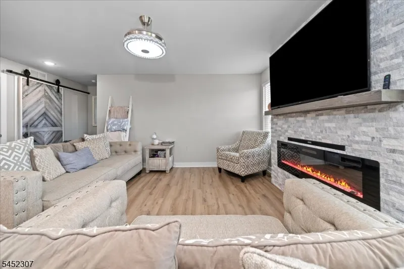 31 Lam Dr Hardyston, NJ 07419