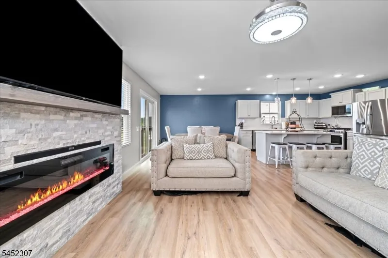 31 Lam Dr Hardyston, NJ 07419