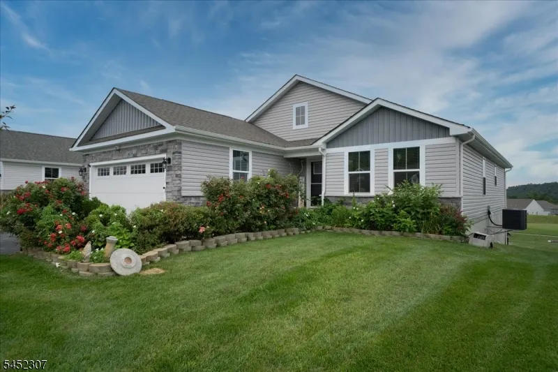 31 Lam Dr Hardyston, NJ 07419
