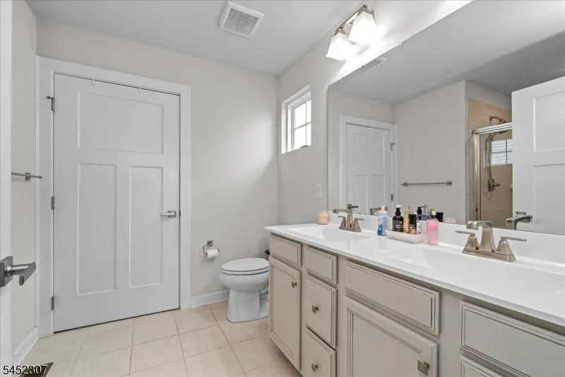 31 Lam Dr Hardyston, NJ 07419