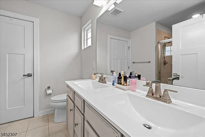 31 Lam Dr Hardyston, NJ 07419
