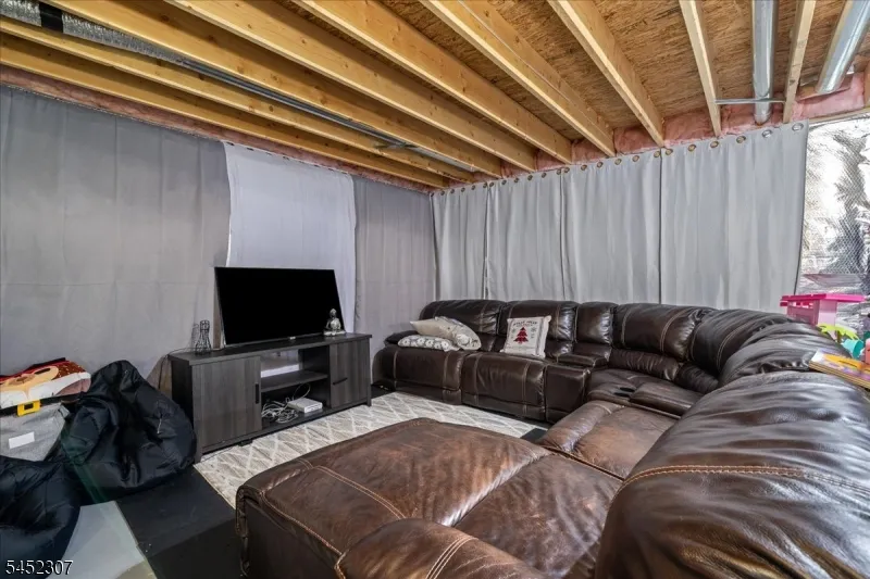 31 Lam Dr Hardyston, NJ 07419