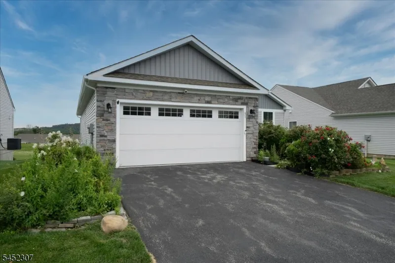 31 Lam Dr Hardyston, NJ 07419