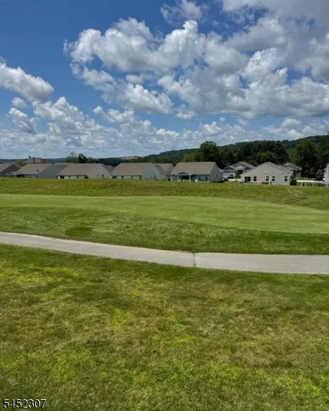 31 Lam Dr Hardyston, NJ 07419