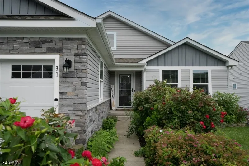 31 Lam Dr Hardyston, NJ 07419