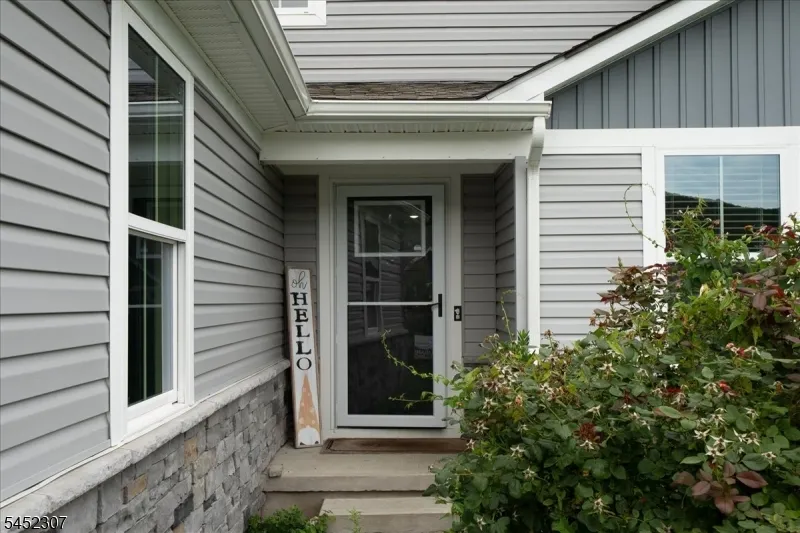 31 Lam Dr Hardyston, NJ 07419